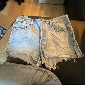 Levi 501 shorts 
Sz 32 waist 
2inch inseam Practically brand